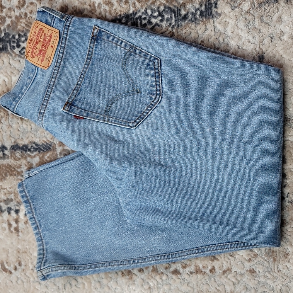 VTG Levis 550 Relaxed "Mom jeans" size 34x30 light wash jeans